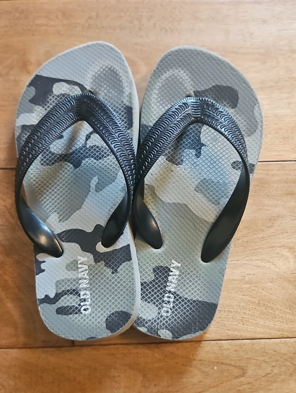 Old Navy Boys Green Camo Flip Flops with Black Straps